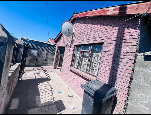 3 BEDROOM HOUSE FOR SALE IN NONQUBELA